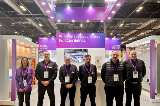 Equipo de PohlCon Ibérica ante su stand en MATELEC 2025